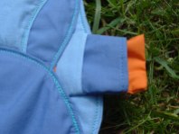 détail bas du sac de couchage avec rappel des couleurs utilisées